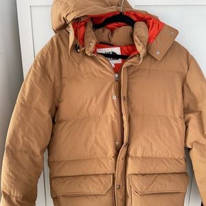 Mens large tan north face coat. Like new. Perfect condition.